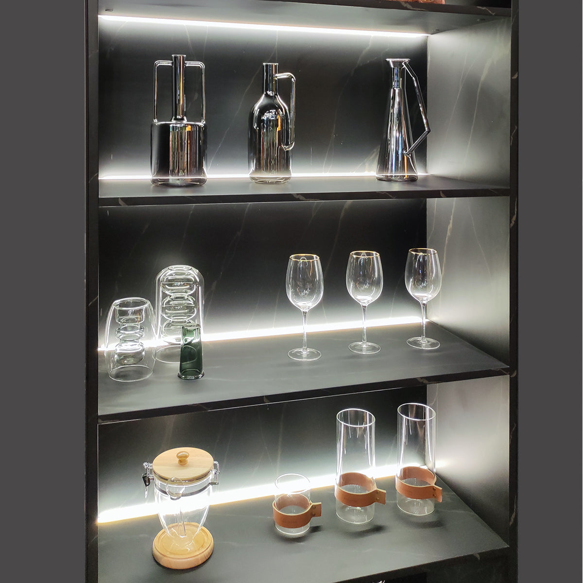 Back Shelf surface mounted Rigid Free cut linear series